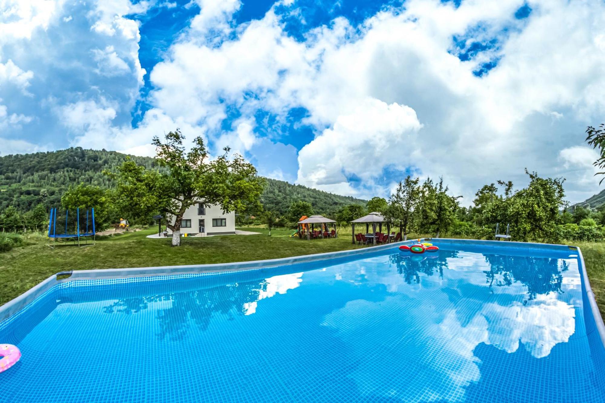 Transalpina Retreat Hotel โนวาชิ-สเตรยนี ภายนอก รูปภาพ