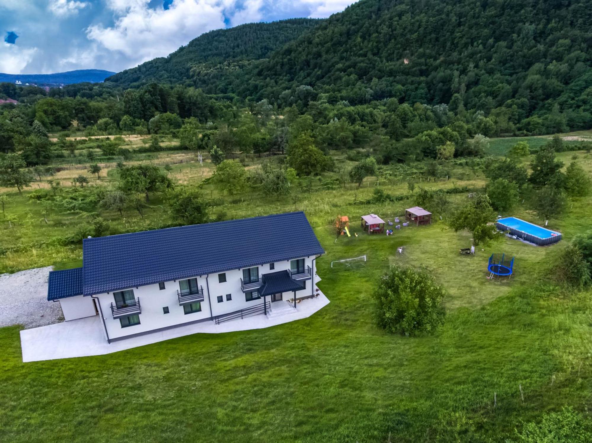 Transalpina Retreat Hotel โนวาชิ-สเตรยนี ภายนอก รูปภาพ