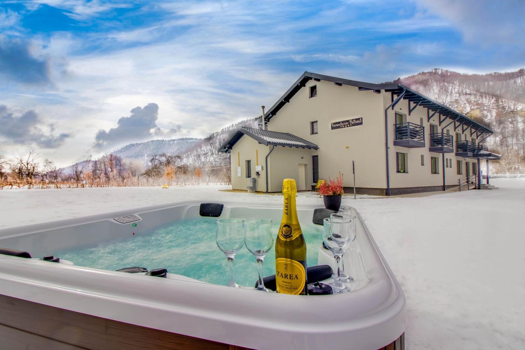 Transalpina Retreat Hotel โนวาชิ-สเตรยนี ภายนอก รูปภาพ