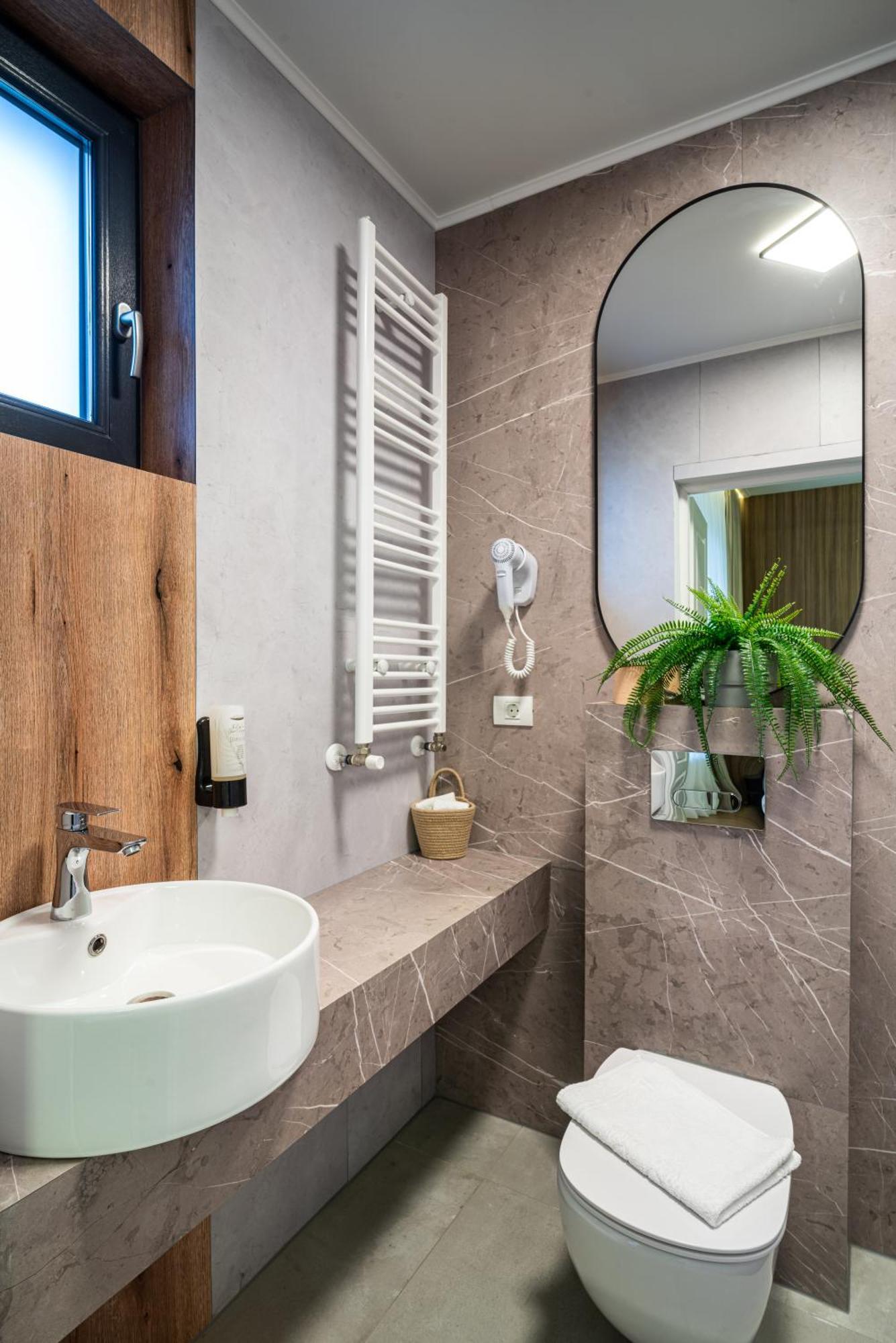 Transalpina Retreat Hotel โนวาชิ-สเตรยนี ภายนอก รูปภาพ