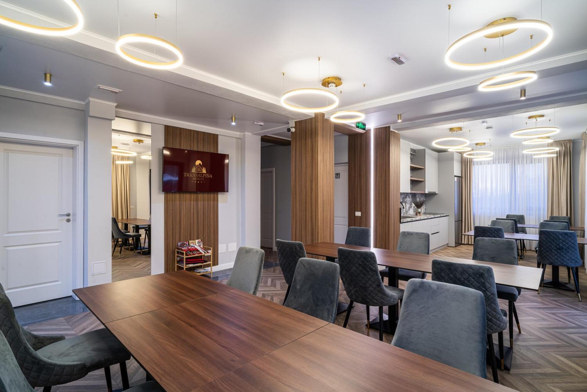 Transalpina Retreat Hotel โนวาชิ-สเตรยนี ภายนอก รูปภาพ