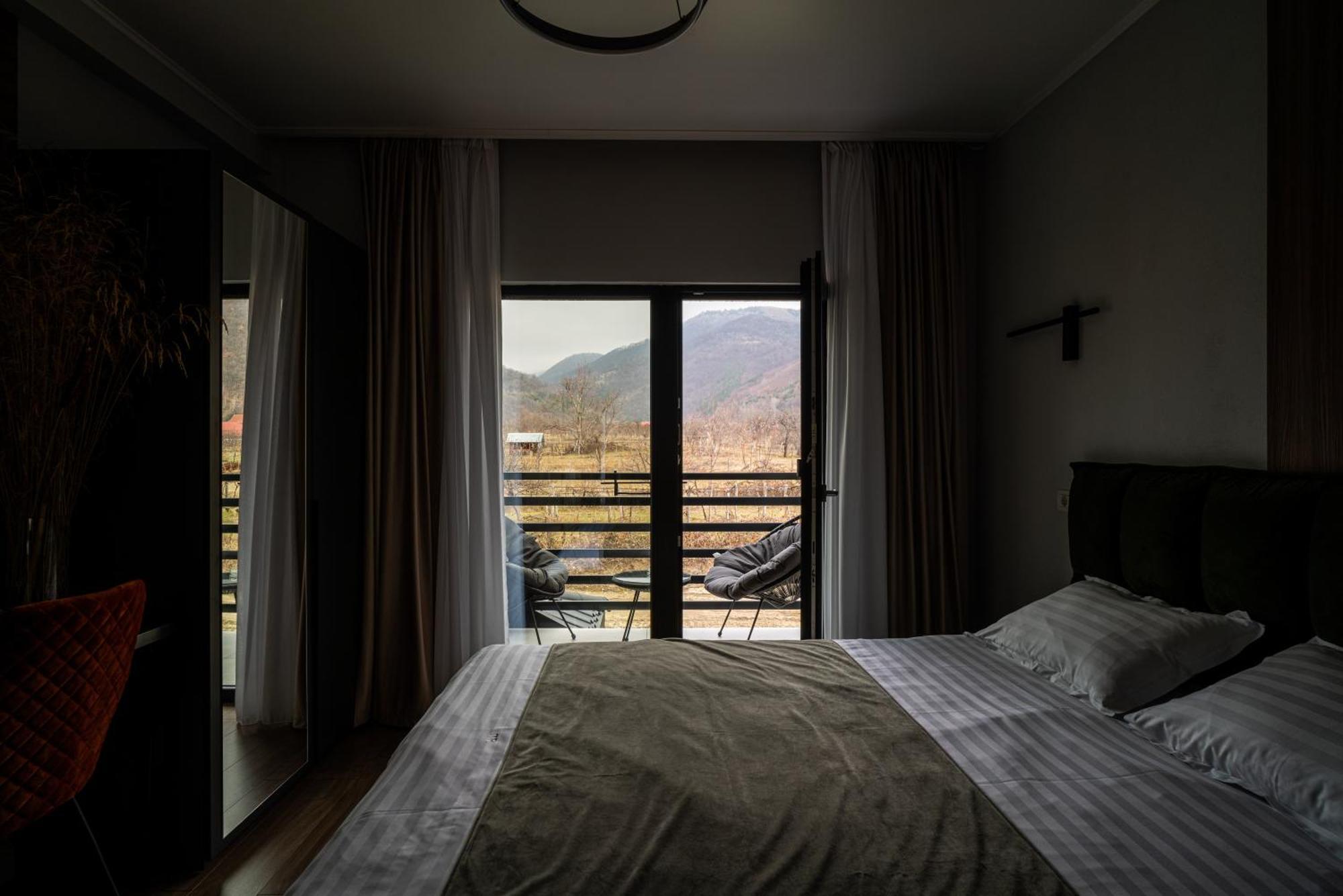 Transalpina Retreat Hotel โนวาชิ-สเตรยนี ภายนอก รูปภาพ